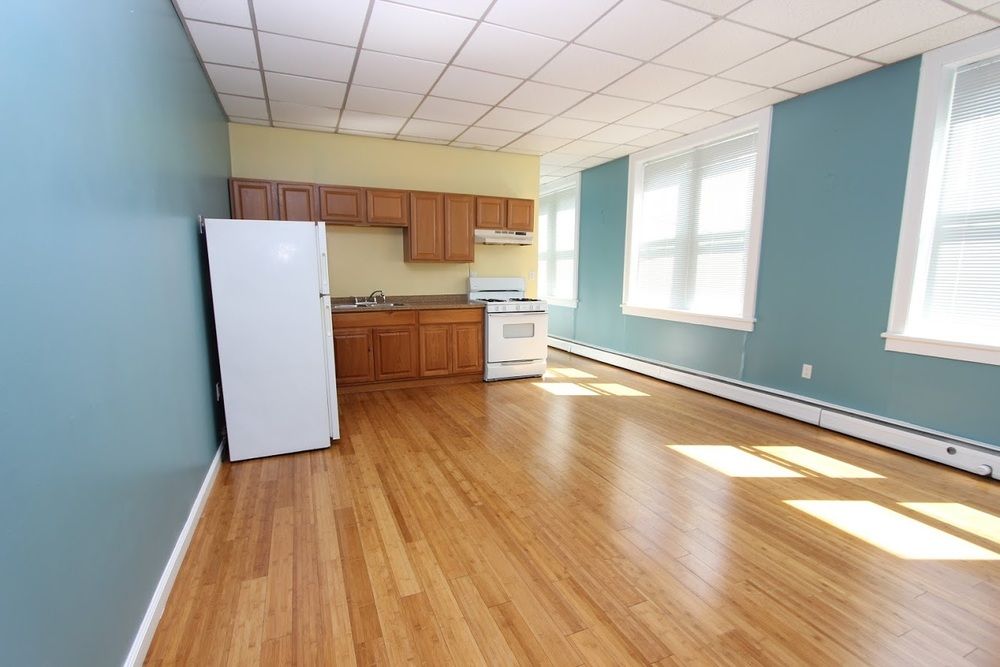Applewood Apartments and Restaurant: 120 North Rd, Highland, NY 12528